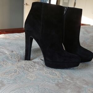 Gianni Bini Black Leather Heeled Boots In Brand New Condition